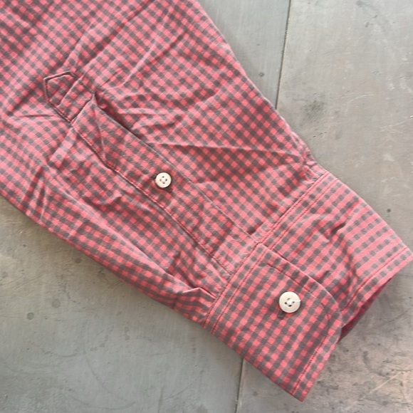 EUC J. Crew secret wash button-down shirt. - Picture 4 of 5